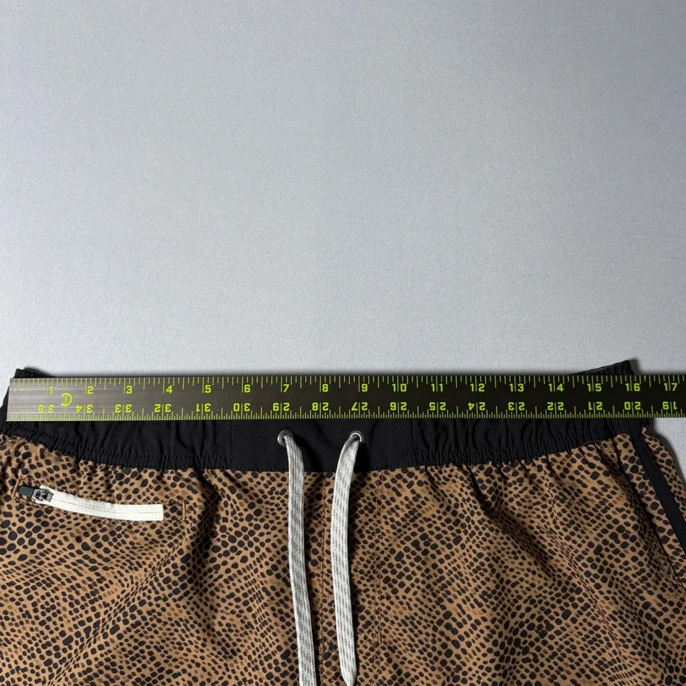 Vuori Cruise Boardshorts XL Mens Brown Cheetah Animal Print Swim Trunks V330
